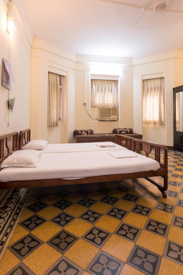 Bentleys Hotel 3*