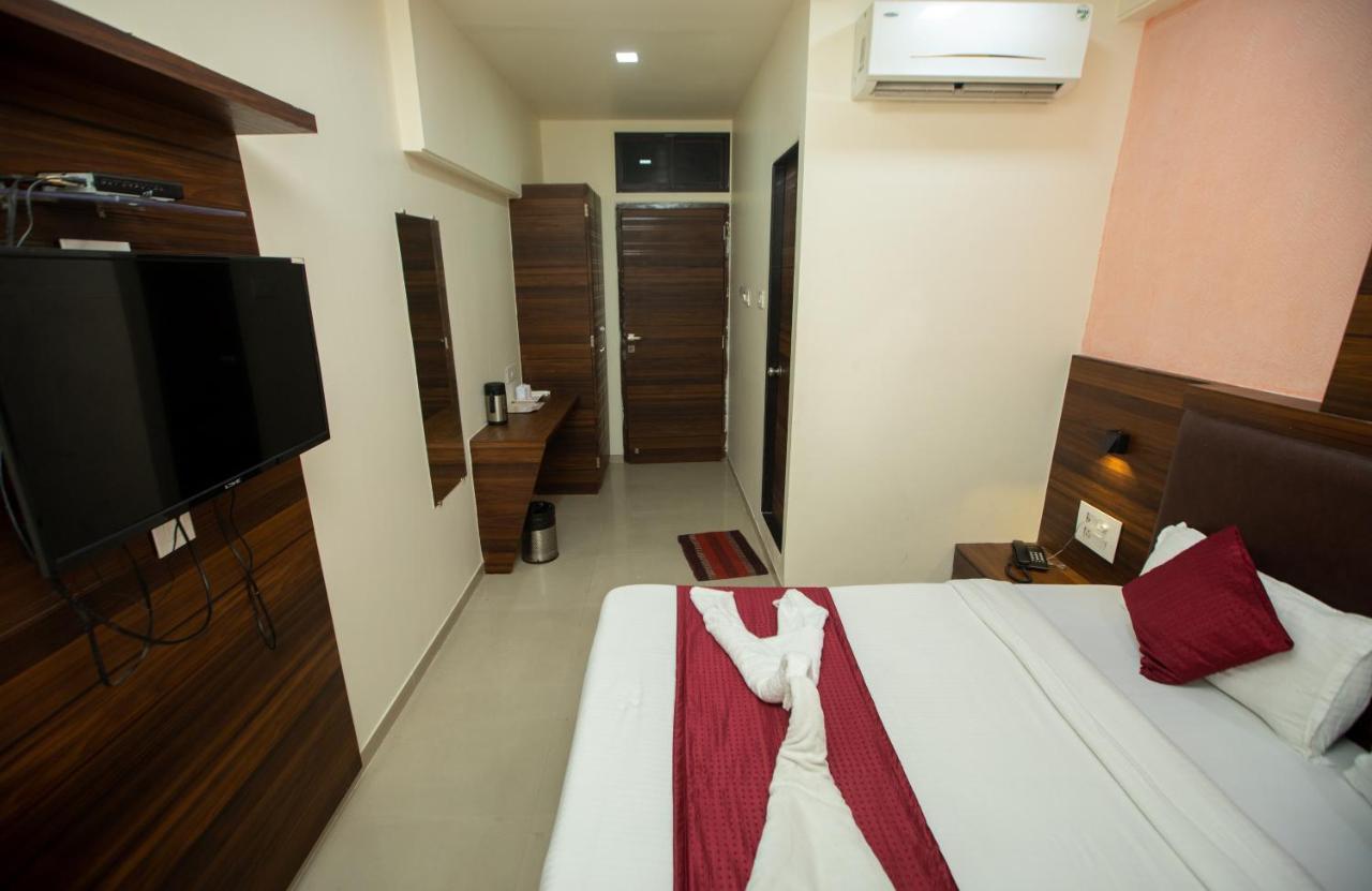 Hotel J D Residency