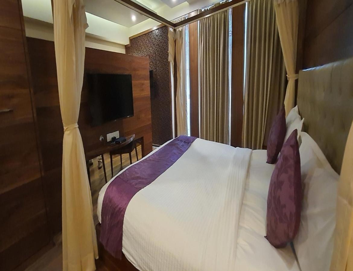 Metropolis Hotel