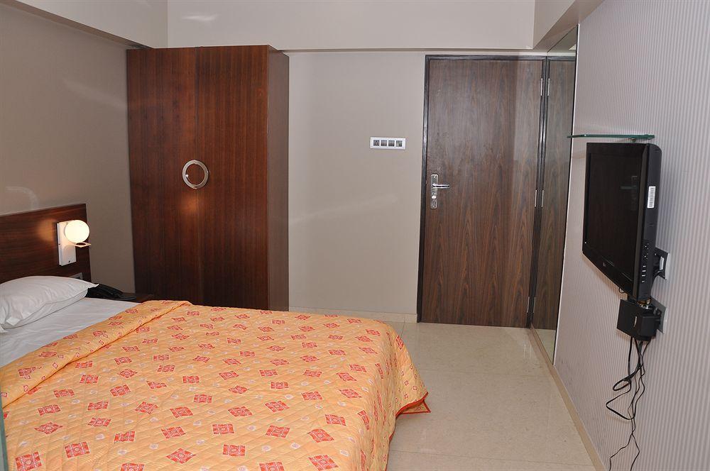 Hotel Fabhotel Imperial Residency