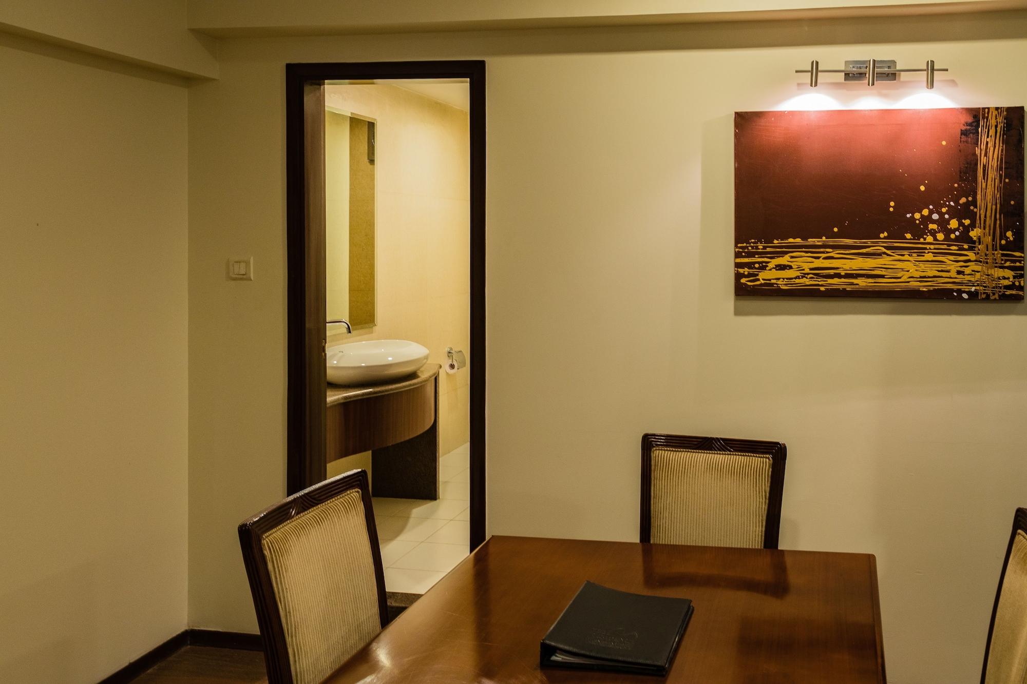 Hotel The & Powai