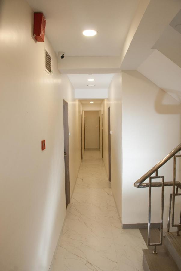City Hotel *