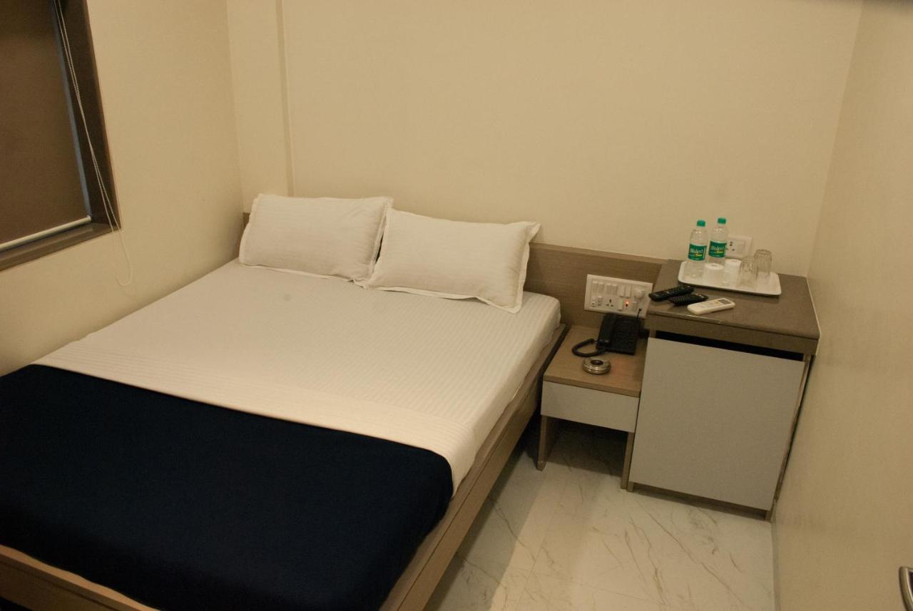 City Hotel *