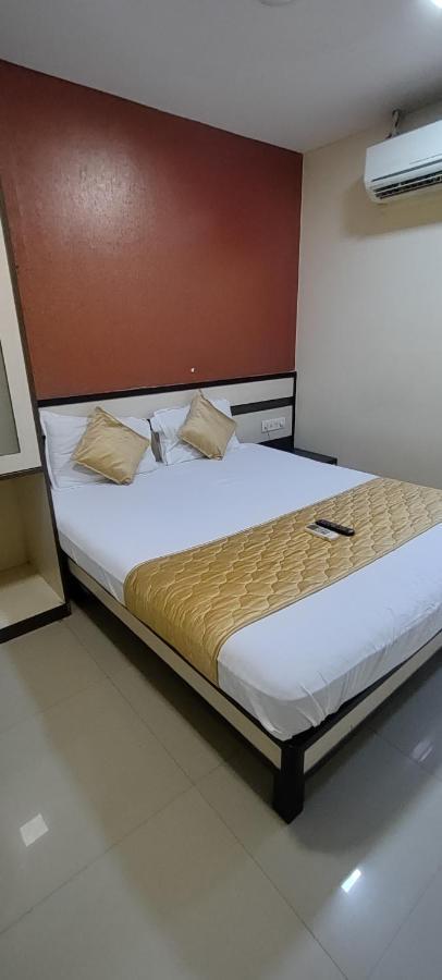 Minerva Residency - Near Grant Road Railway Station Hotel