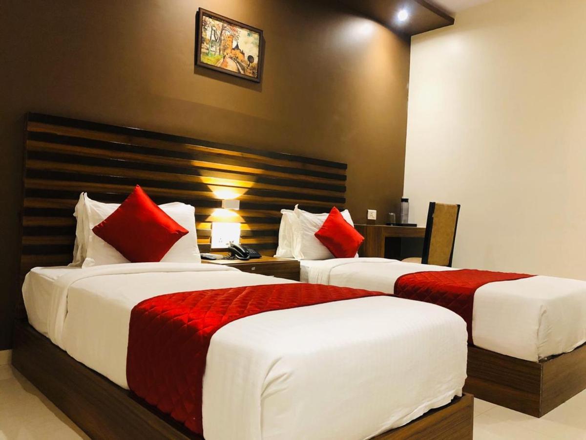 Universal Garden - Near Barc, Chembur