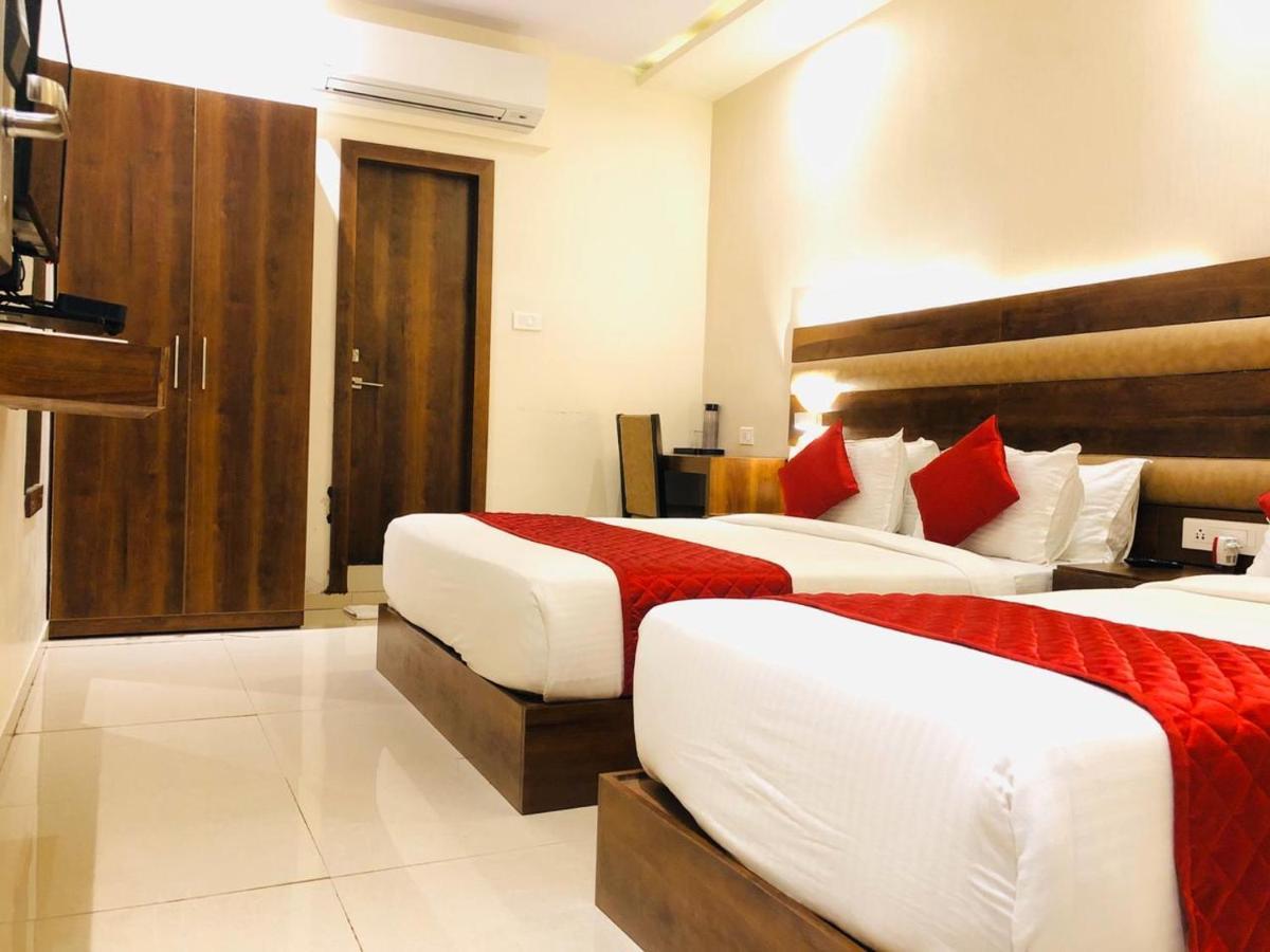 Universal Garden - Near Barc, Chembur Hotel