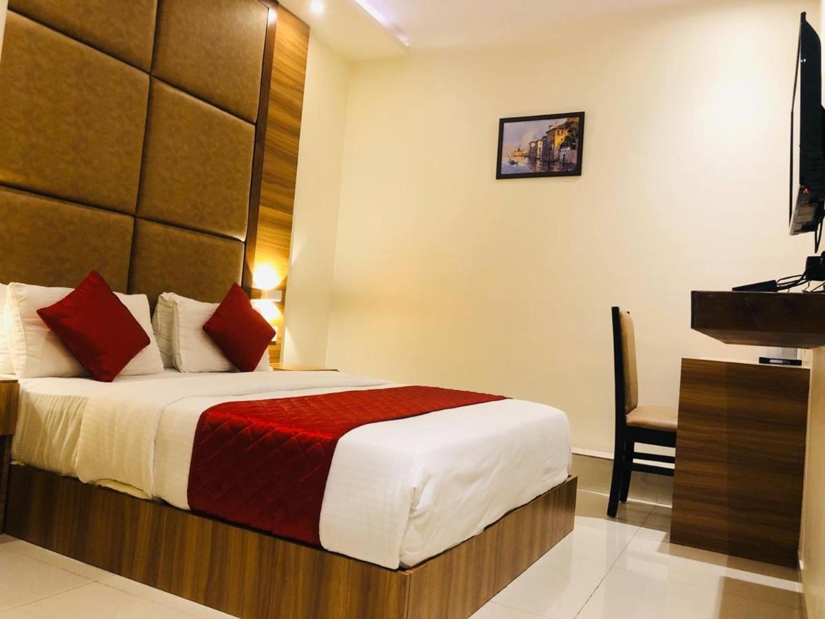 Hotel Universal Garden - Near Barc, Chembur Mumbai