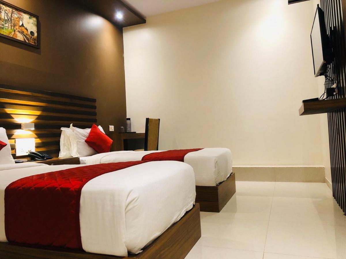 Universal Garden - Near Barc, Chembur 3*