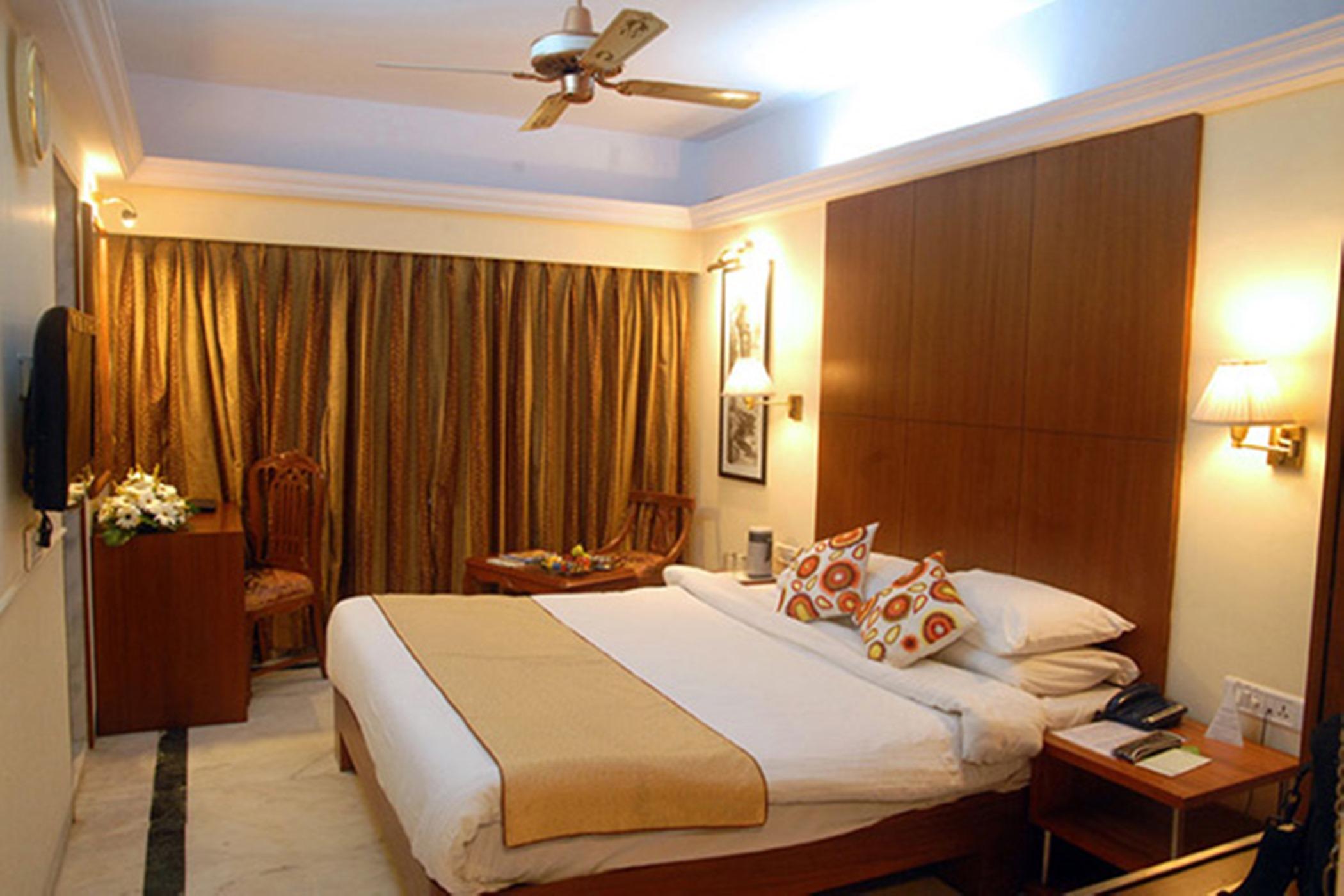 Regenta Place The Emerald Hotel 4*