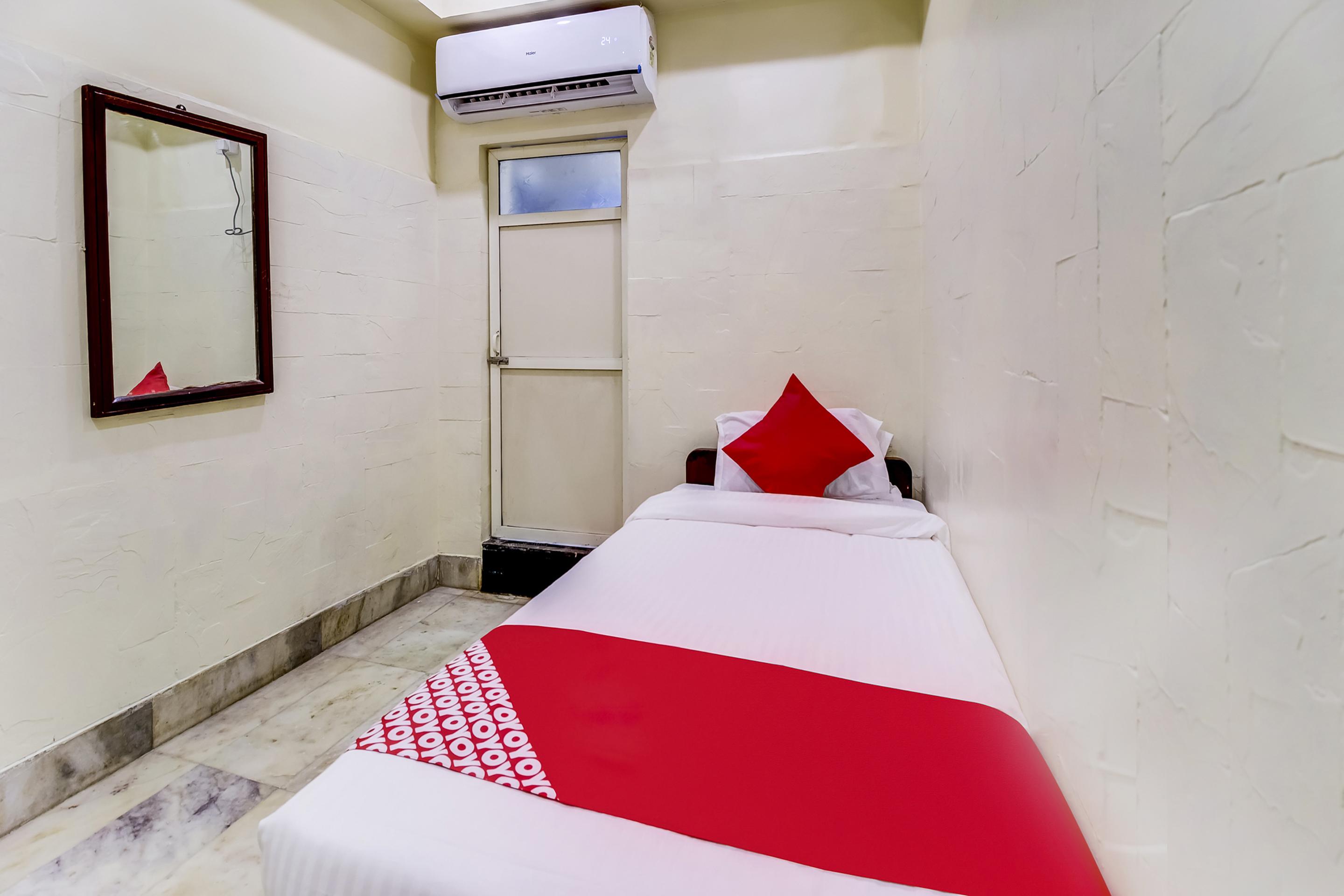 Super Oyo Dreamland Hotel