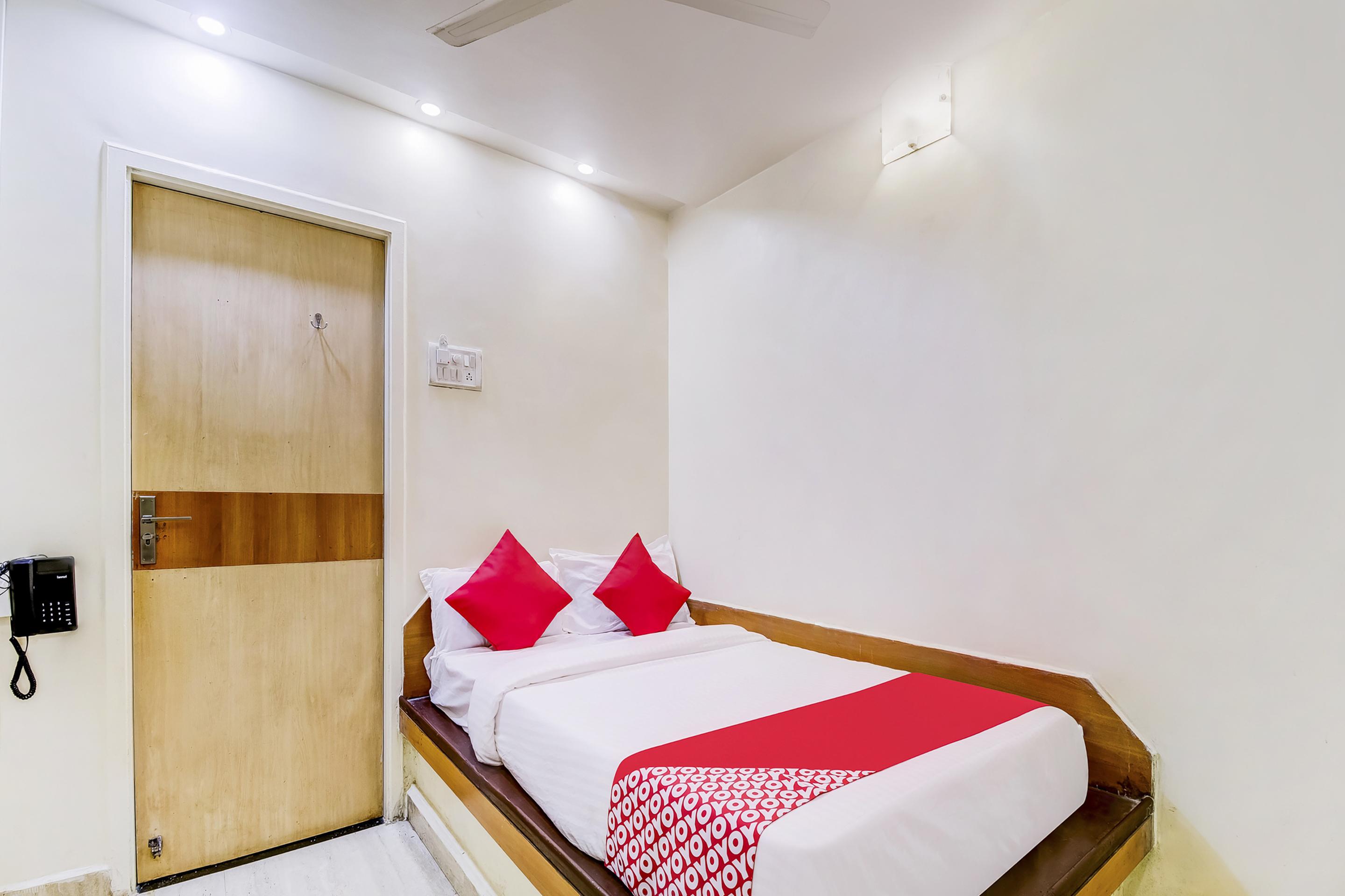 Super Oyo Dreamland Hotel