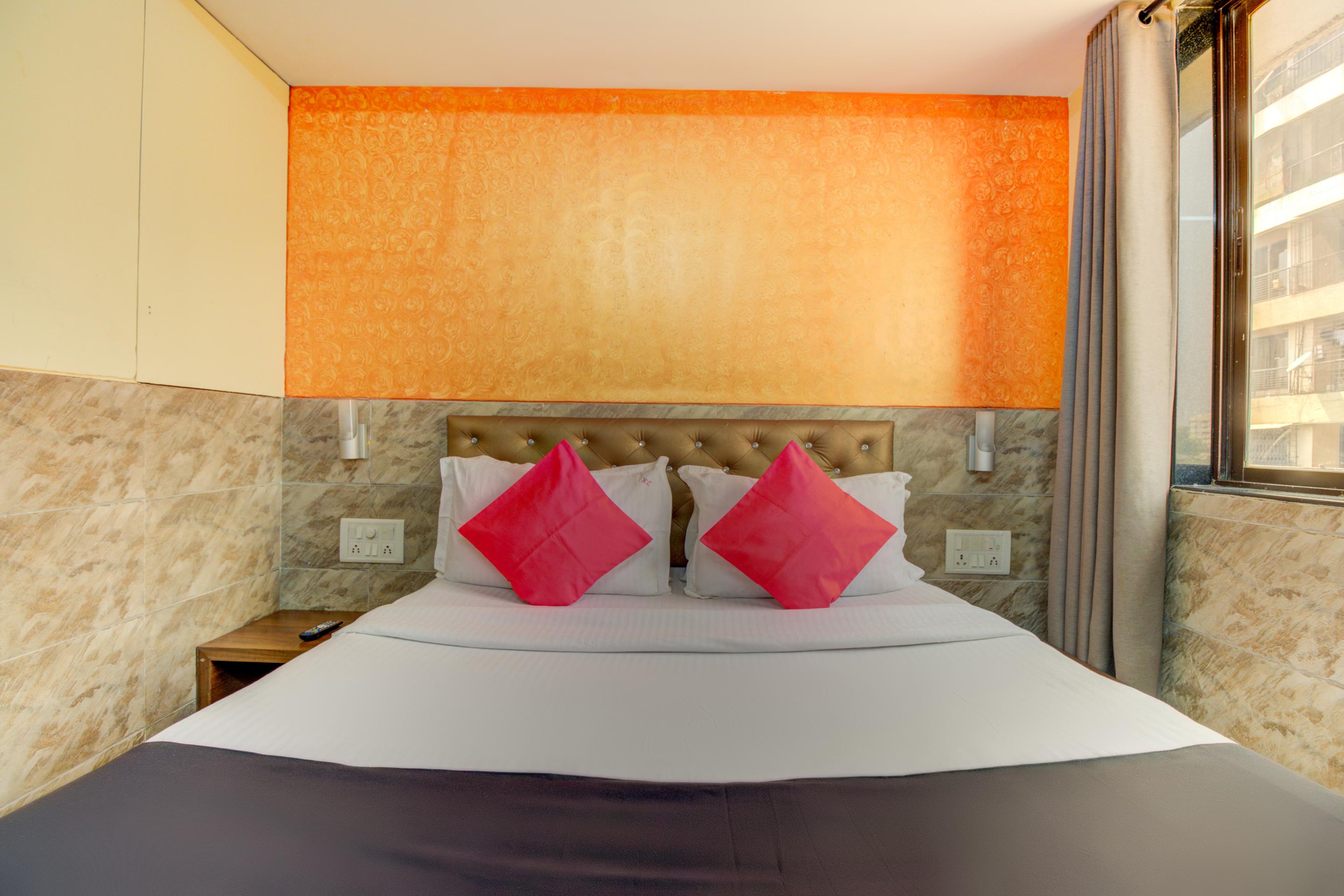 Hotel Oyo 8850 J K Regency 2*
