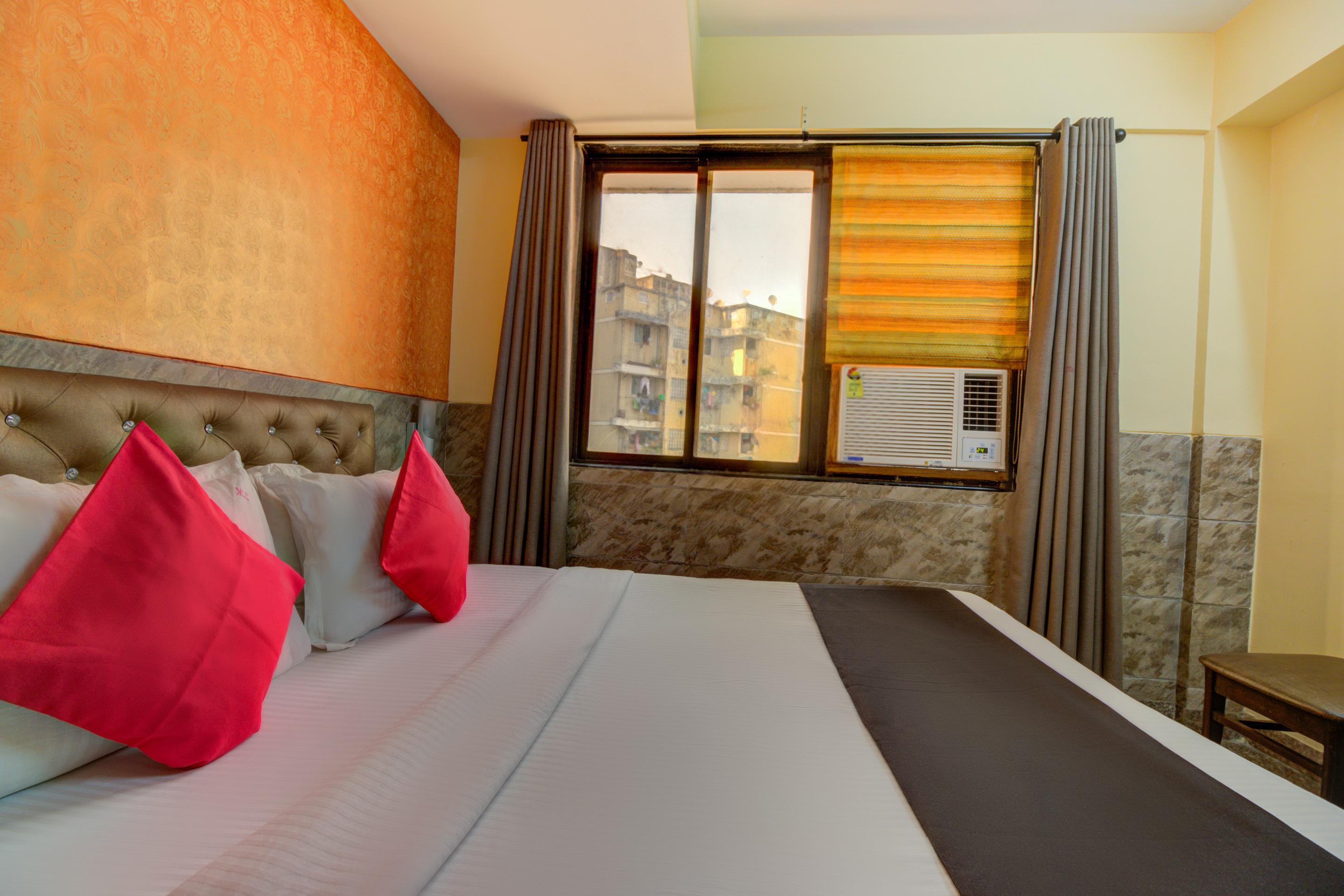 Oyo 8850 J K Regency Hotel