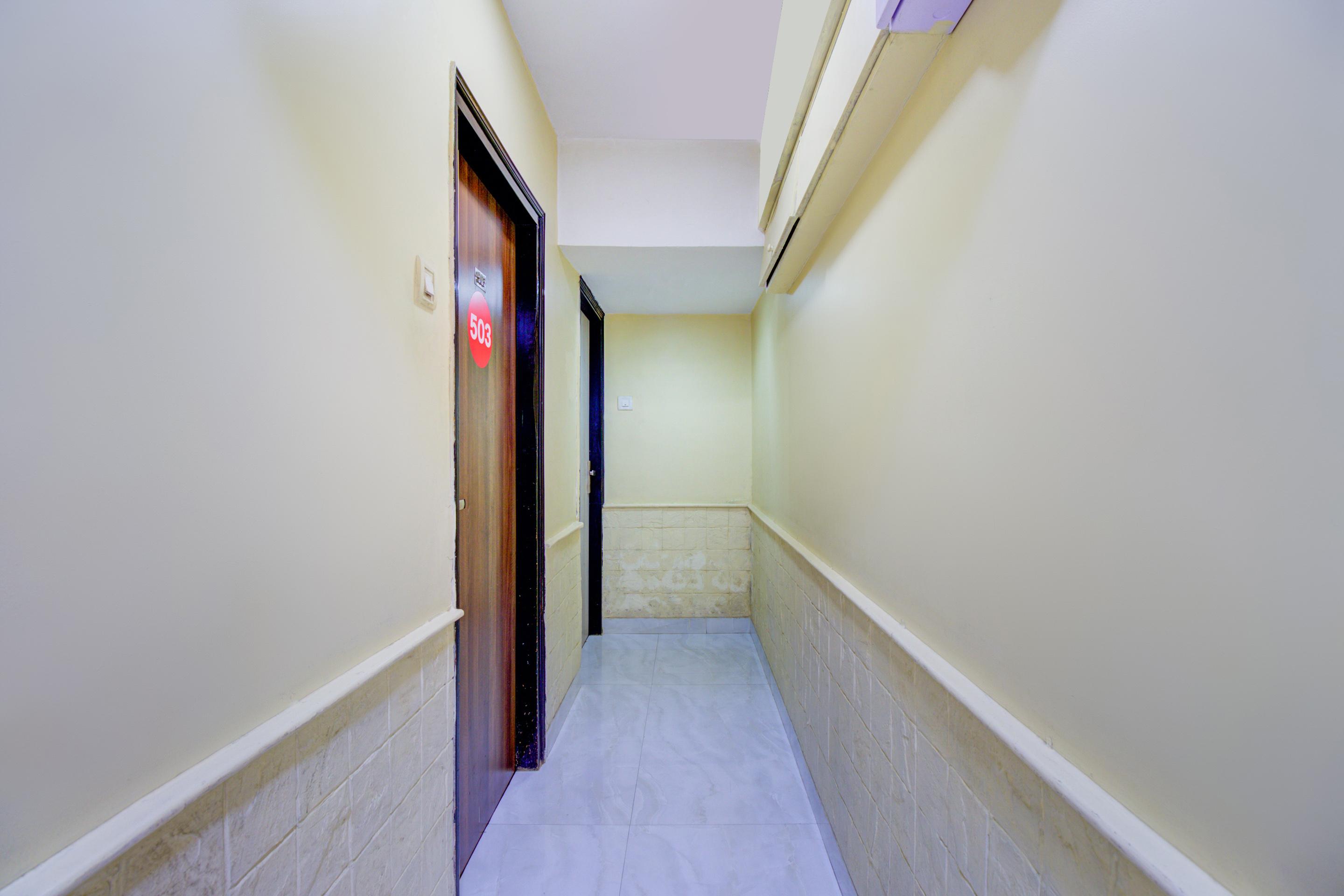 Oyo 8850 J K Regency 2*