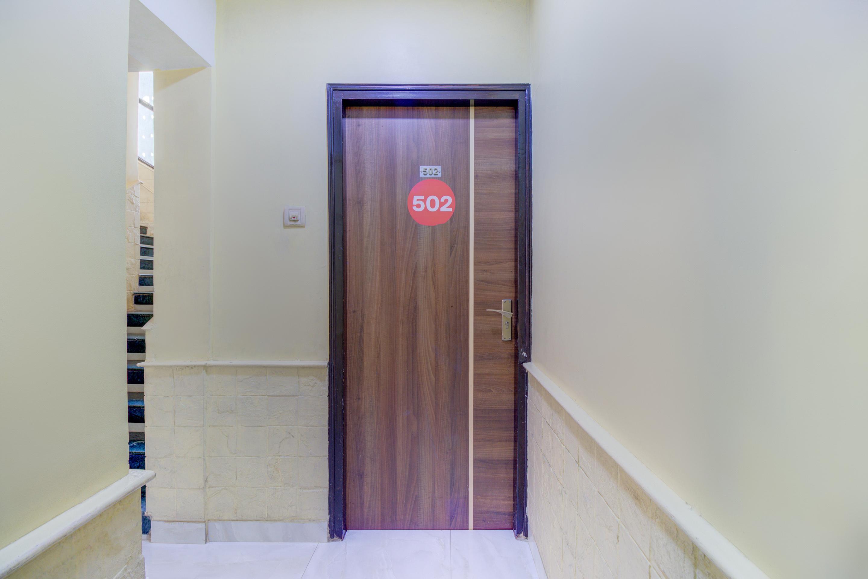 Oyo 8850 J K Regency Hotel 2*