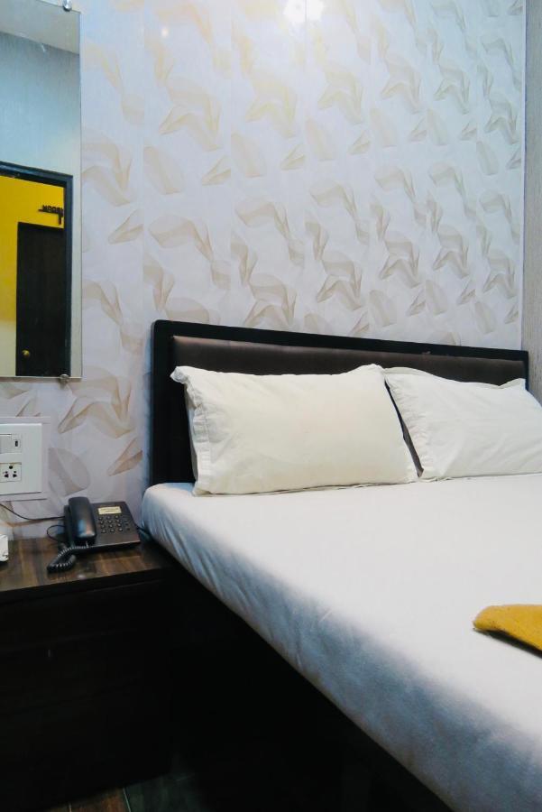 Shabana - Colaba Causeway Guest house Mumbai
