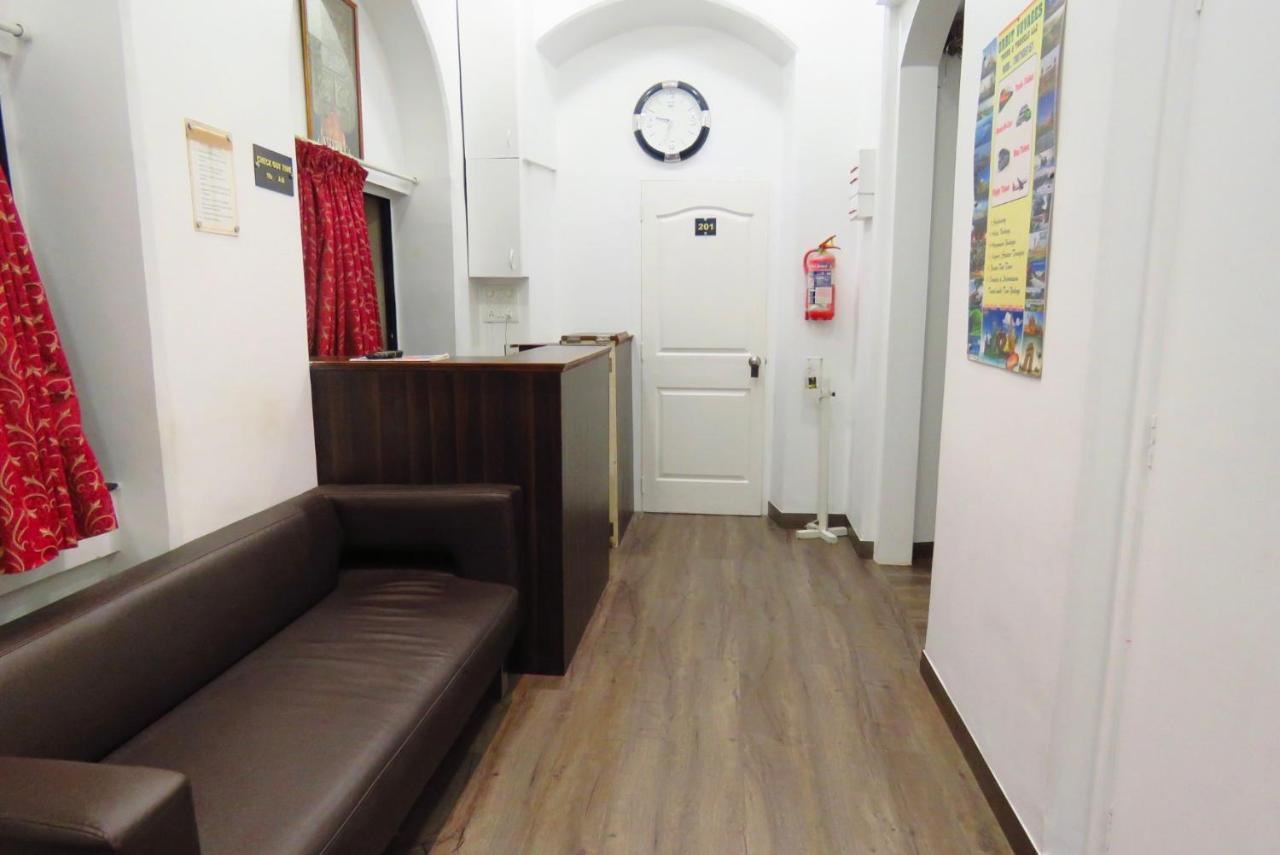 Shabana - Colaba Causeway Guest house