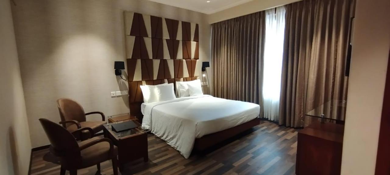 Adiva Residency Beacon, Grant Road, Hotel 3*