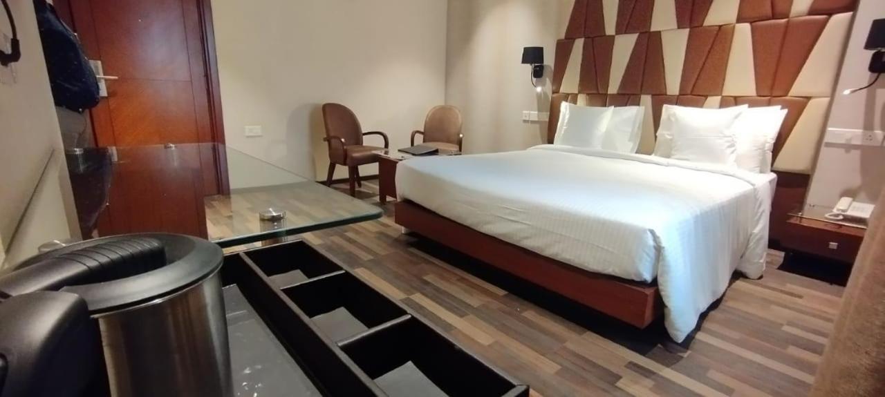 Adiva Residency Beacon, Grant Road, Hotel
