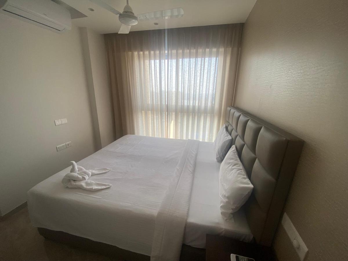 Maxxvalue Hiranandani Powai - Rh5 *
