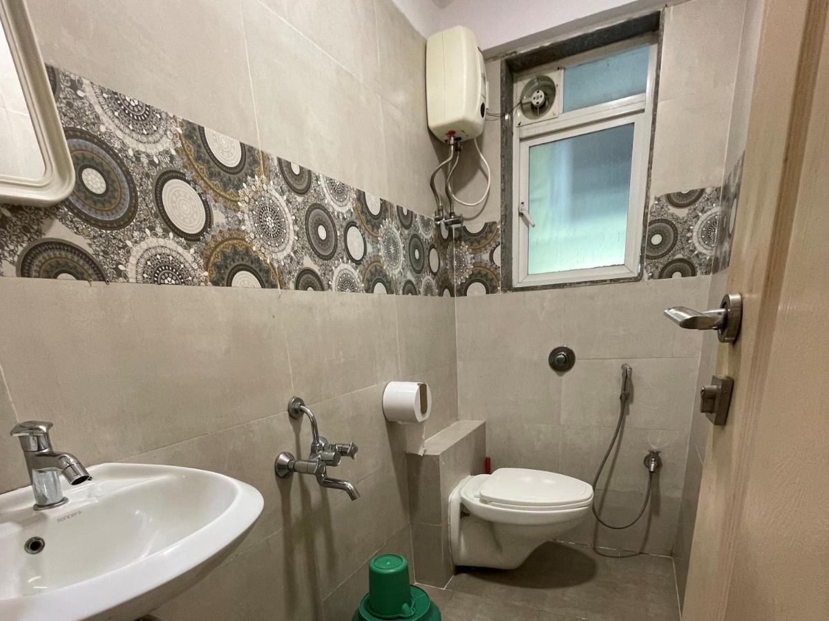 Osi Bandra West *