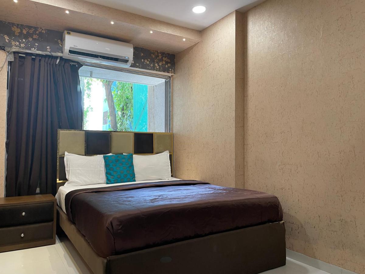 Apartment Osi Bandra West Mumbai