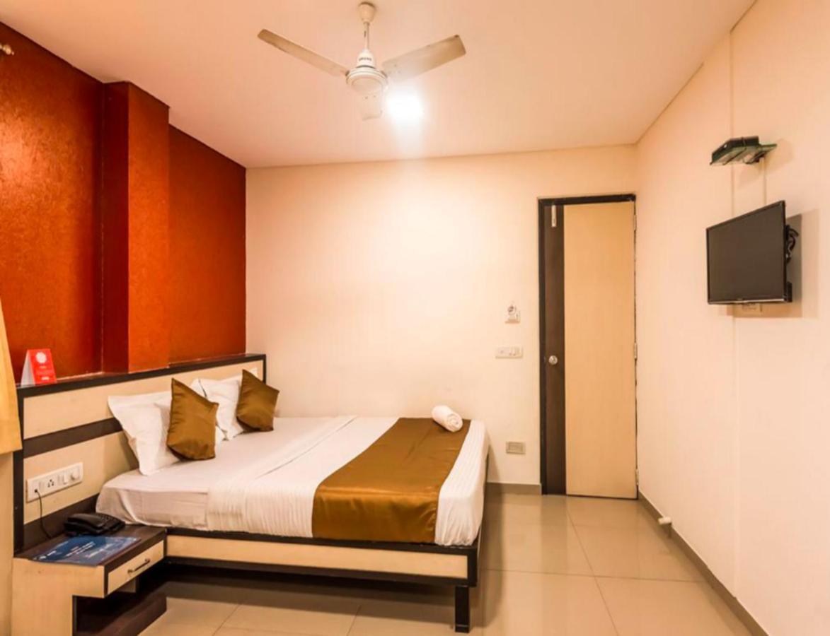 Hotel Minerva Residency - Near Grant Road Railway Station 3*