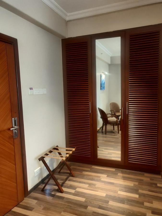 Adiva Residency Beacon, Grant Road, 3* Mumbai