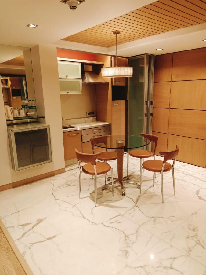 Mirage Hotel, International Airport 4*