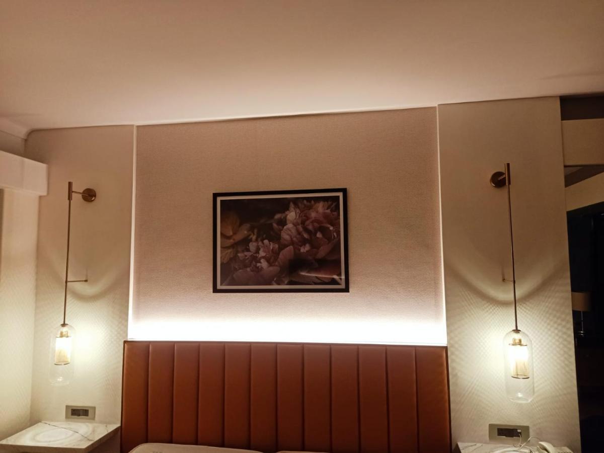 Mirage Hotel, International Airport 4*