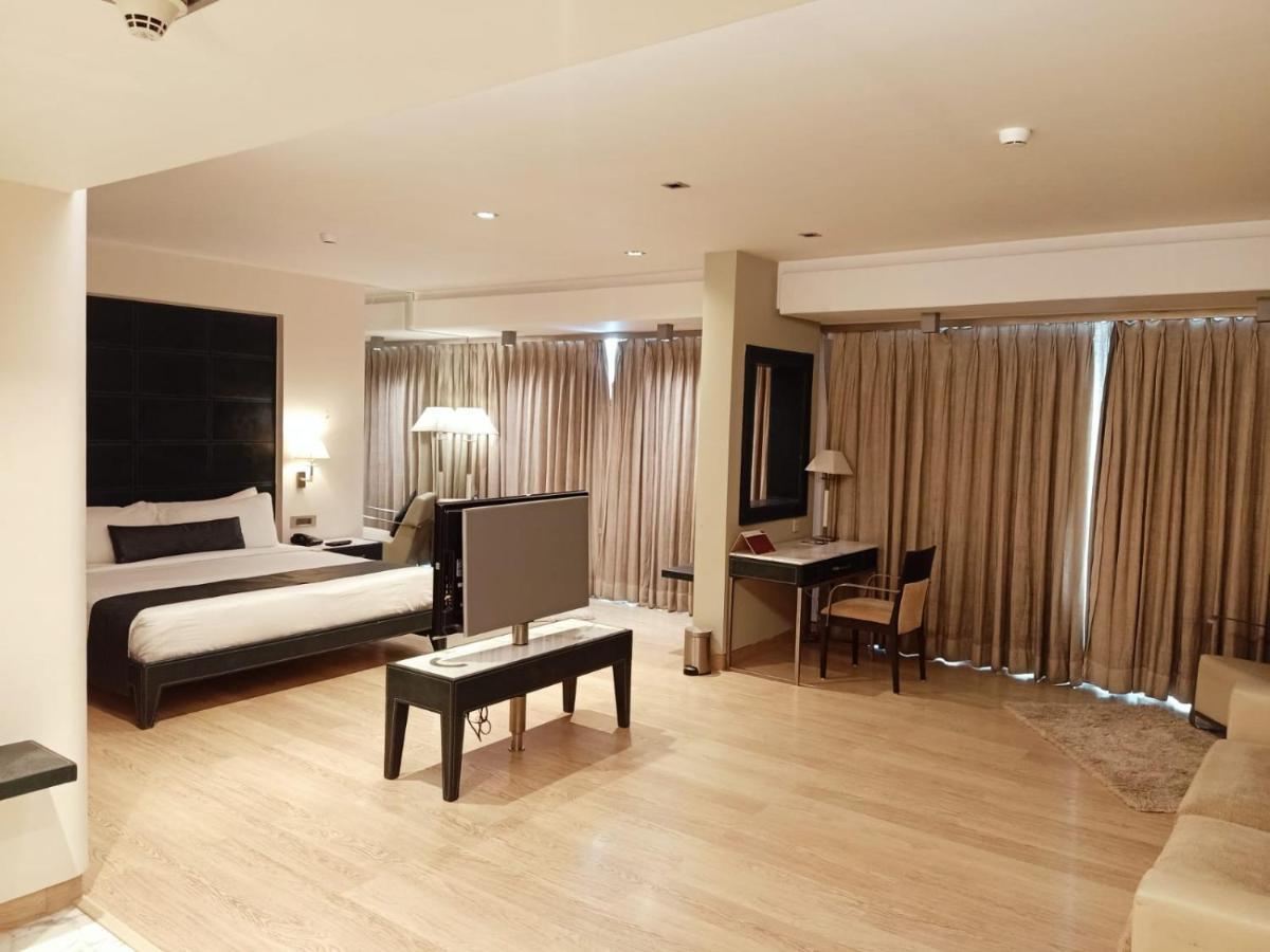 Mirage Hotel, International Airport Hotel 4*