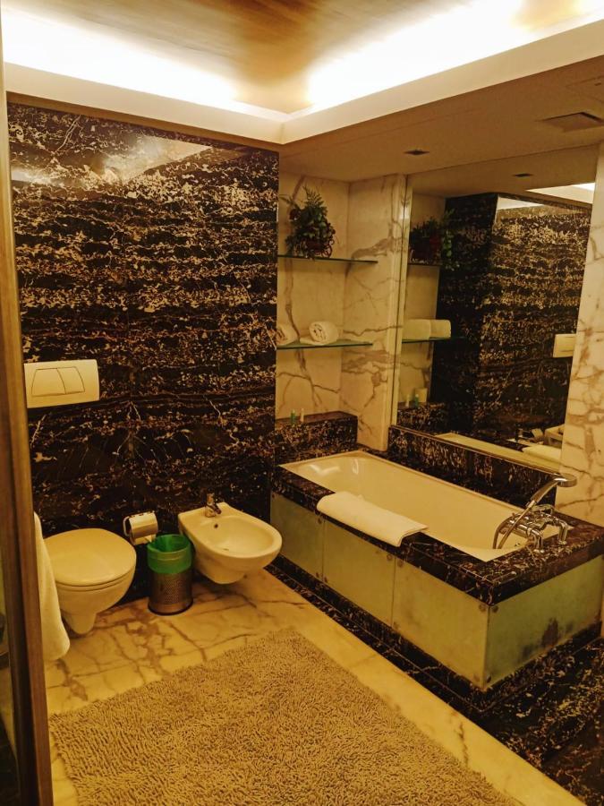 Mirage Hotel, International Airport 4*