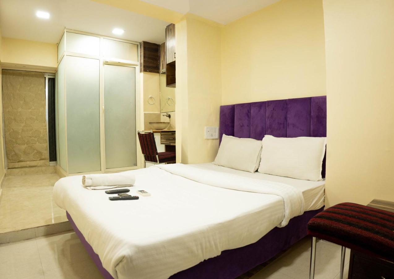 Guest house Ganesh, Near Kokilaben Dhirubhai Ambani Hospital