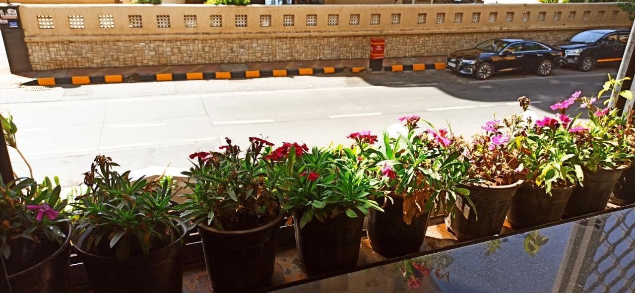 Cozy Private Ac Studio By The Sea Bandstand Bandra W Nr Taj Lands End Apartment Mumbai