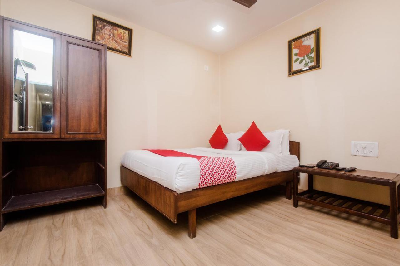 Oyo Shivar Near Carnival Cinemas Imax 3*