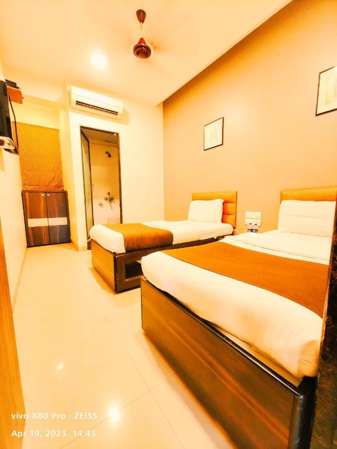 Hotel Amfahh - Andheri West Railway Station