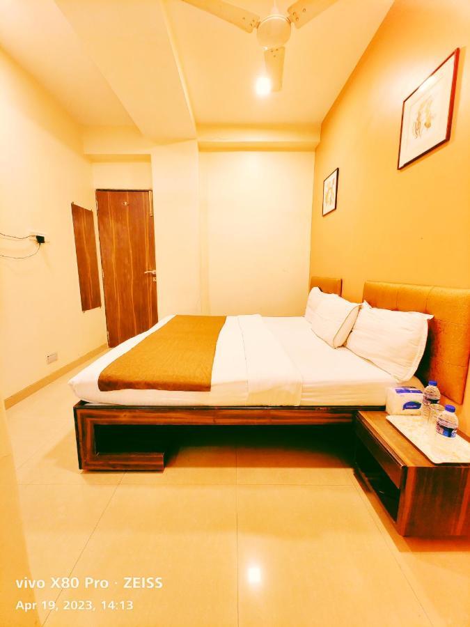 Hotel Amfahh - Andheri West Railway Station 3*