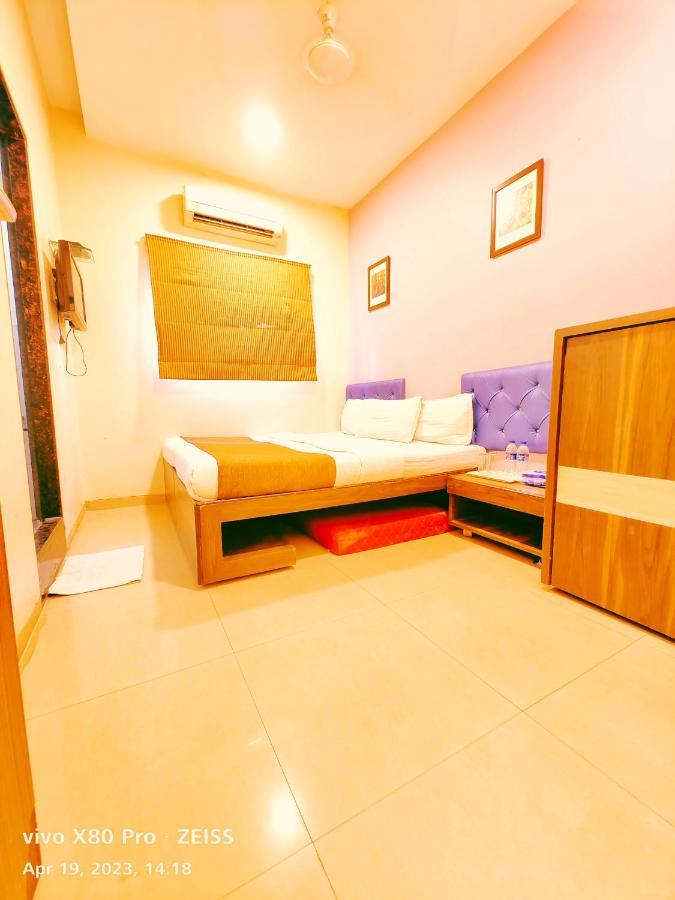 Amfahh - Andheri West Railway Station 3*
