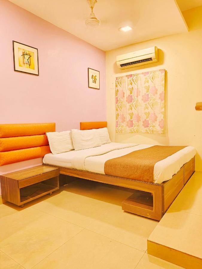 Amfahh - Andheri West Railway Station Hotel
