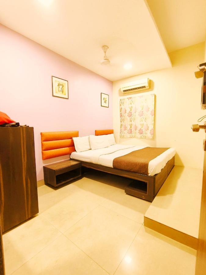 Hotel Amfahh - Andheri West Railway Station