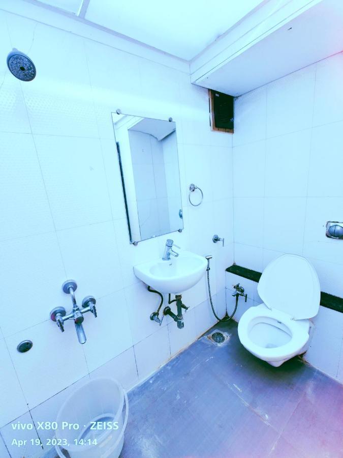 Amfahh - Andheri West Railway Station Hotel