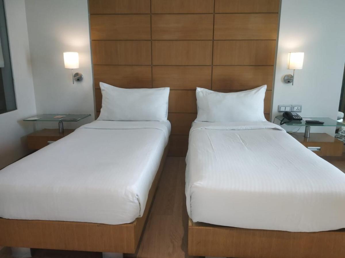 Mirage Hotel, International Airport 4*