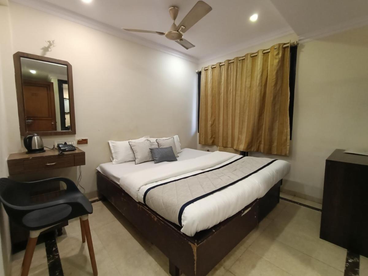 Highway Andheri East Hotel 3*
