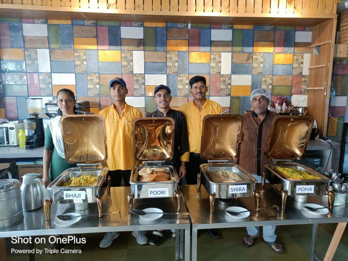 Highway Andheri East Hotel 3*