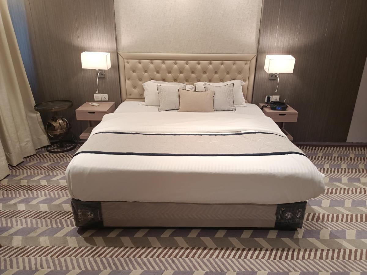 Highway Andheri East 3*