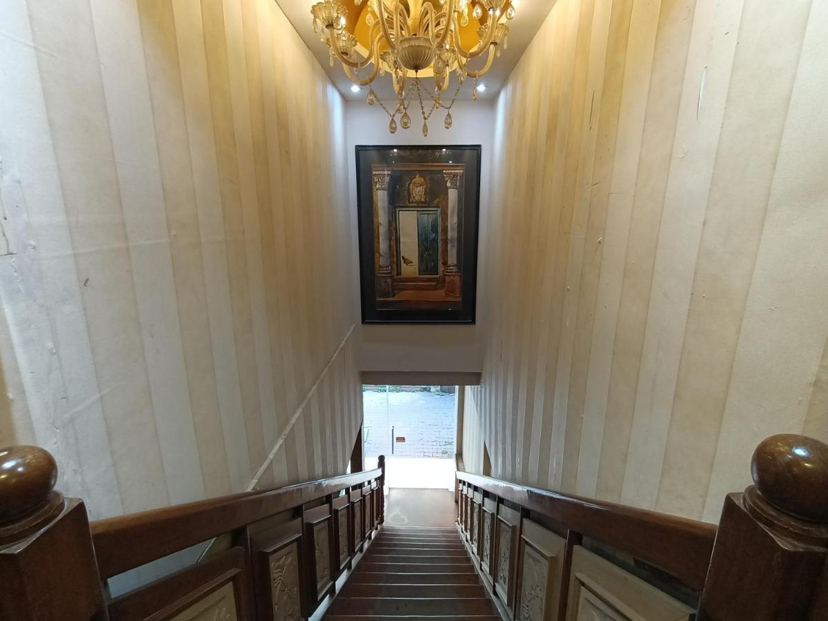 Highway Andheri East Hotel