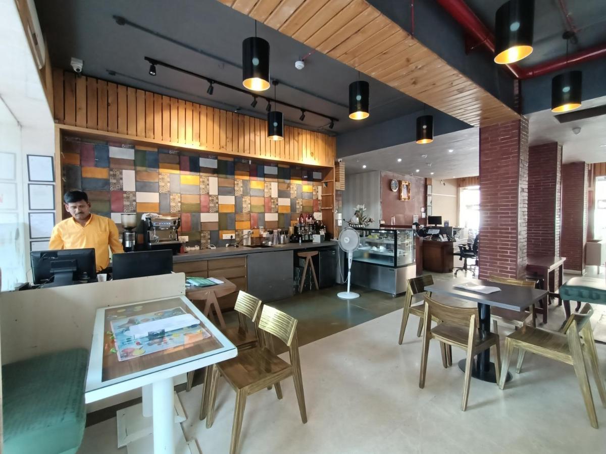 Highway Andheri East 3*