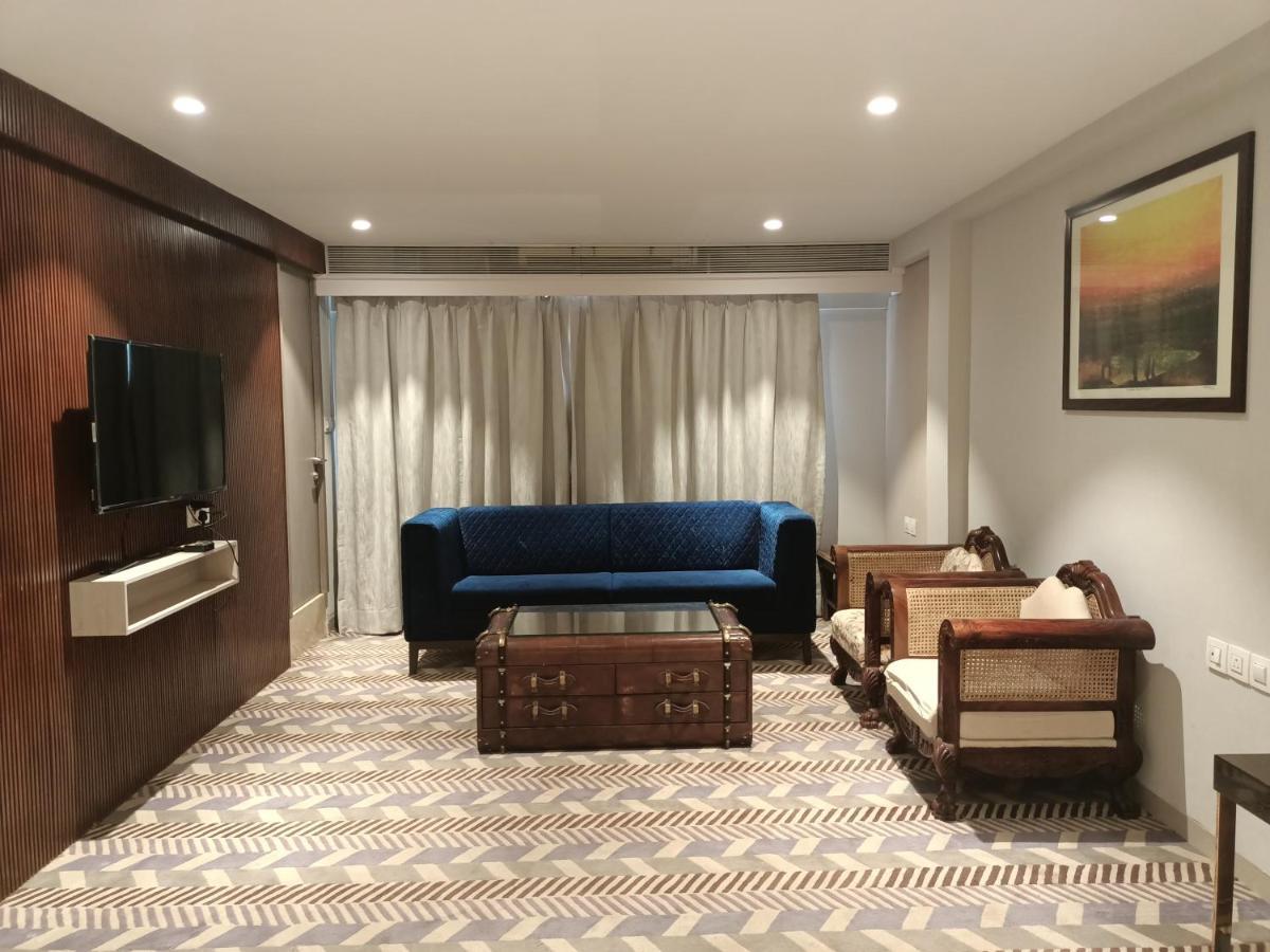 Highway Andheri East Hotel