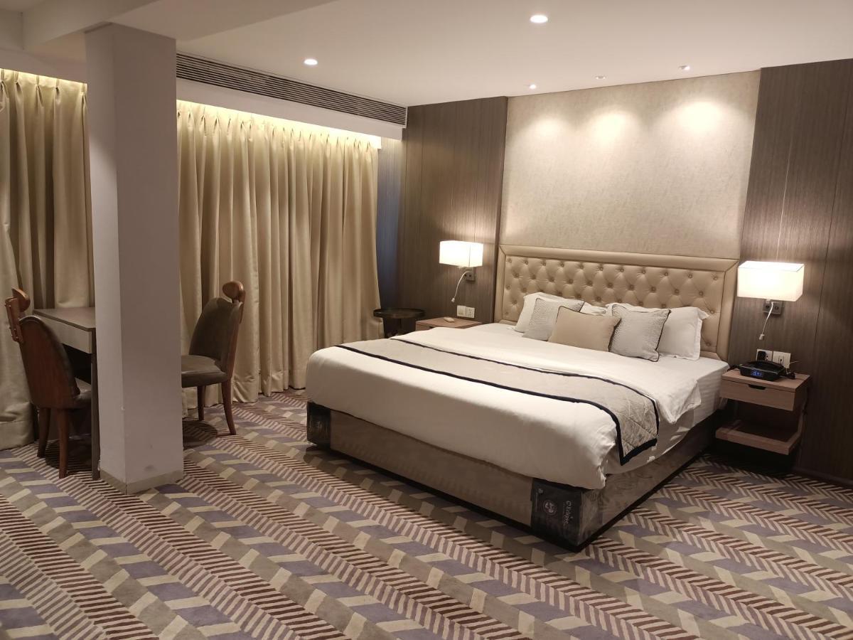 Highway Andheri East Hotel