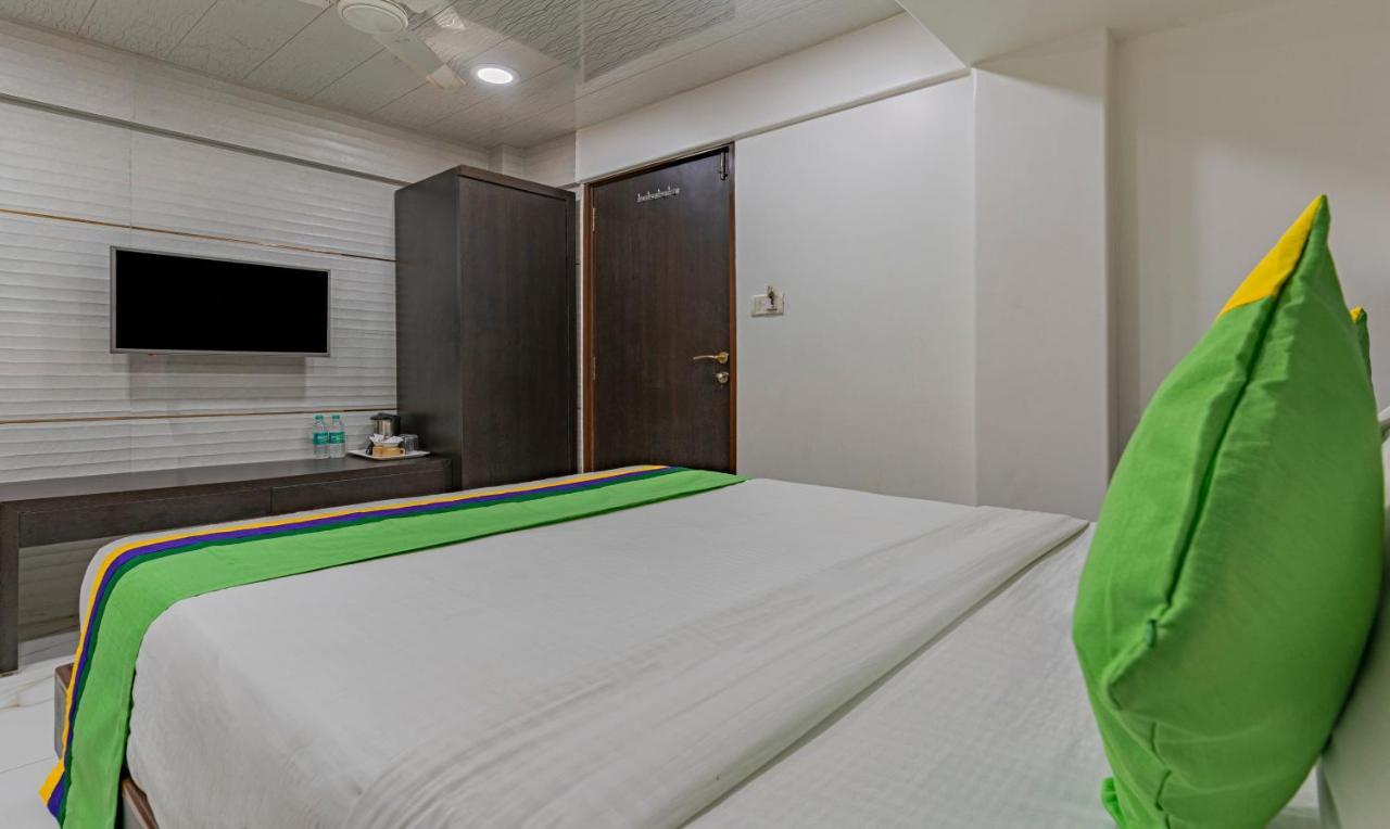 Hotel Treebo Atithi Malad Mumbai